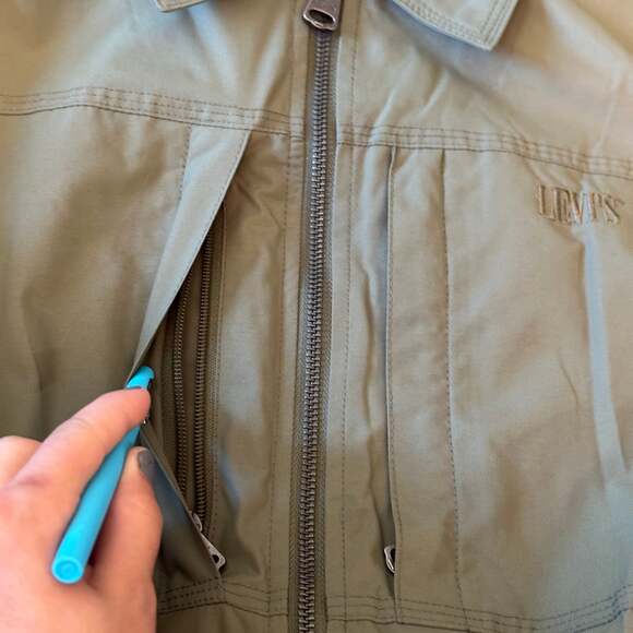 Levi's Men's Army Green Water Resistant Jacket - Picture 3 of 7